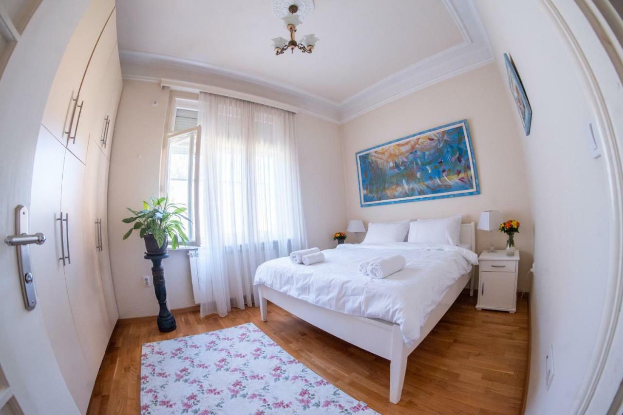 Crown Apartment With Garden View Белград Екстериор снимка
