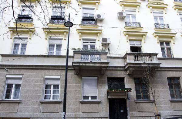 Crown Apartment With Garden View Белград Екстериор снимка
