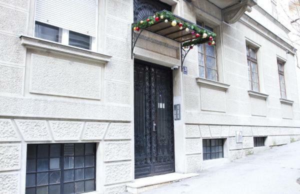 Crown Apartment With Garden View Белград Екстериор снимка